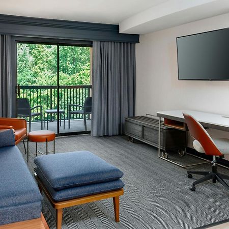 Courtyard By Marriott Danbury Hotel Exterior photo