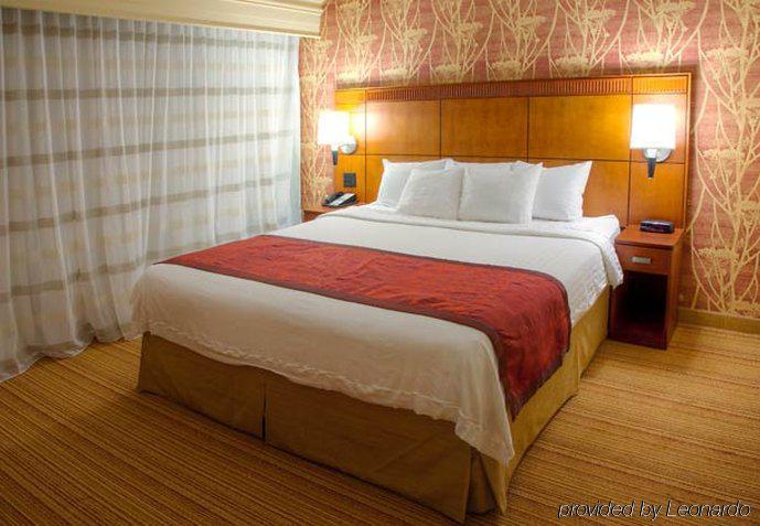 Courtyard By Marriott Danbury Hotel Exterior photo