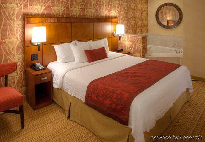 Courtyard By Marriott Danbury Hotel Exterior photo