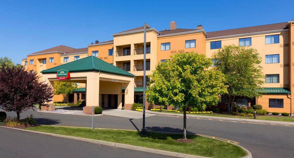 Courtyard By Marriott Danbury Hotel Exterior photo